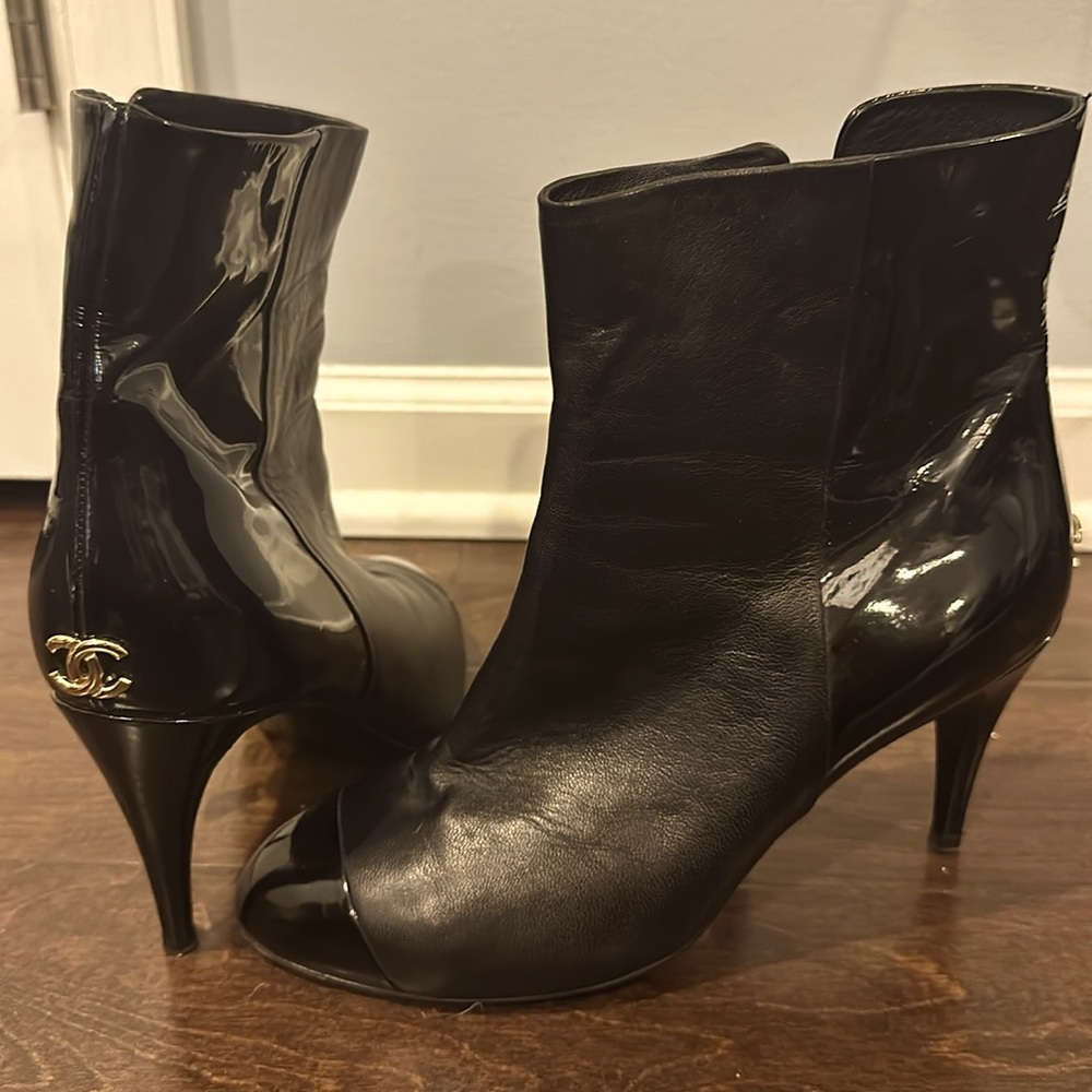 Chanel (leather boots)